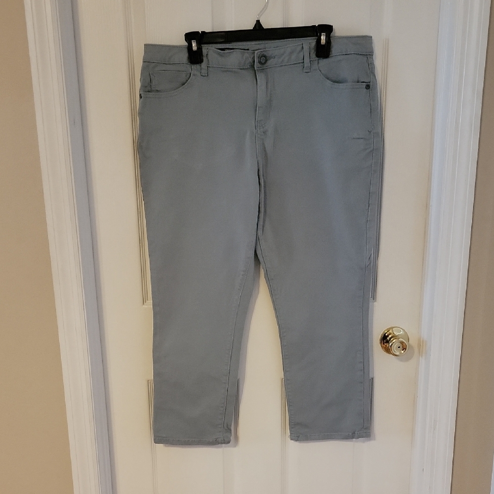 Simply Vera Vera Wang Soft Gray Cropped Jeans